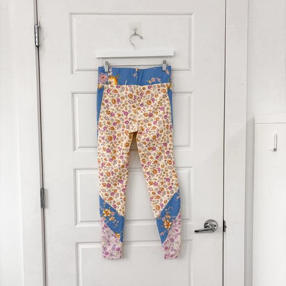 LoveShackFancy x Bandier Carnation Kisses Leggings - Picture 7 of 8